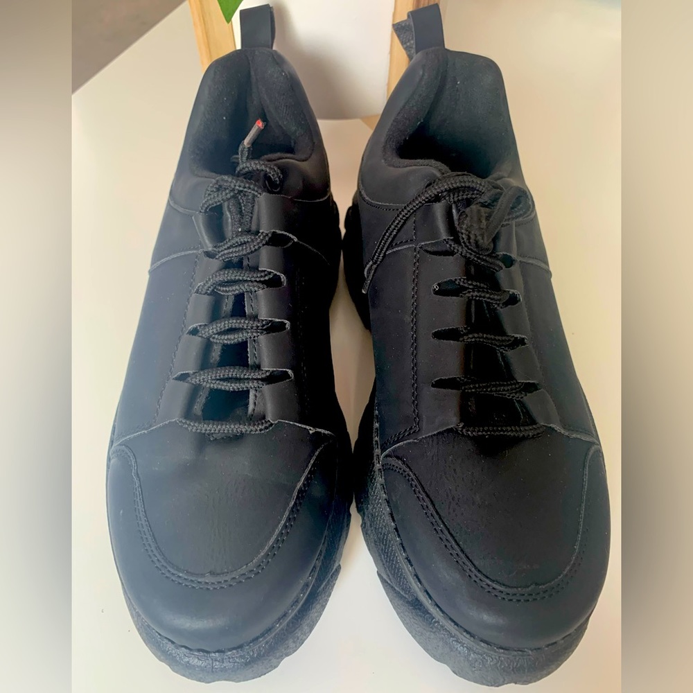 Razzmatazz size 9 black